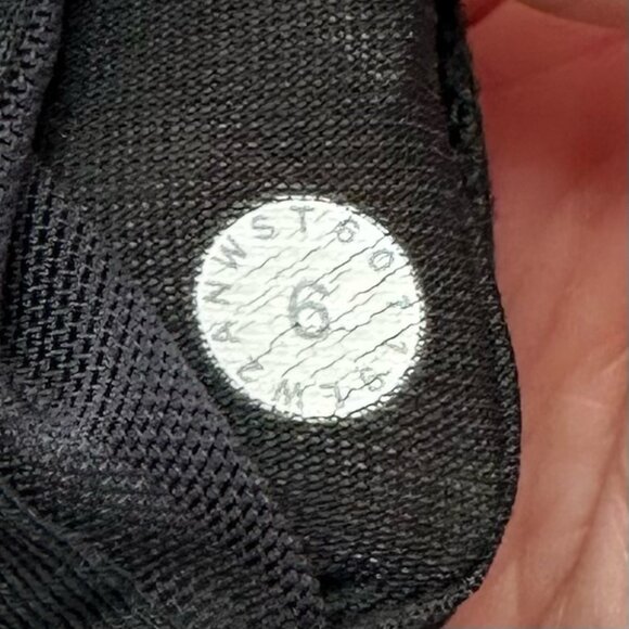 Lululemon Energy Bra - Picture 3 of 3